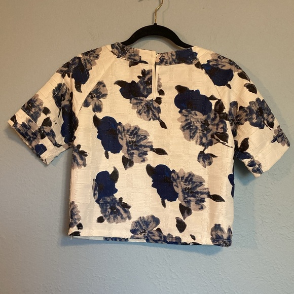 Gracia Womens Size S Blue White Floral Cropped Boxy Short Sleeve Zipper Blouse - Picture 7 of 12